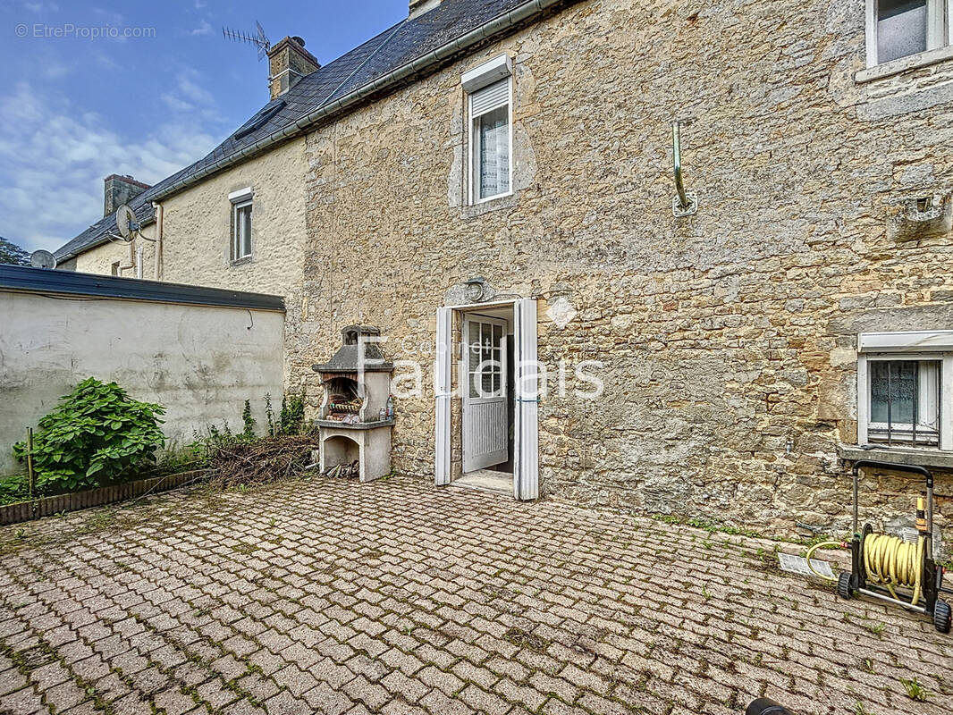 Maison à DEUX-JUMEAUX
