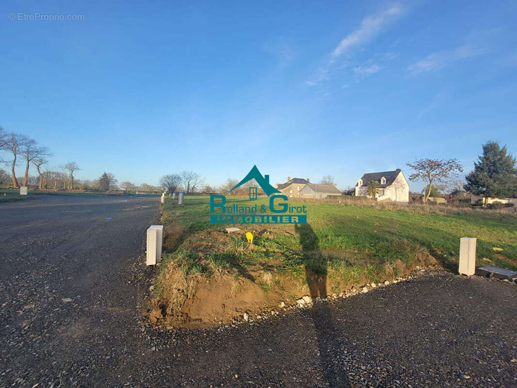 Terrain à SAINT-AUBIN-DU-CORMIER