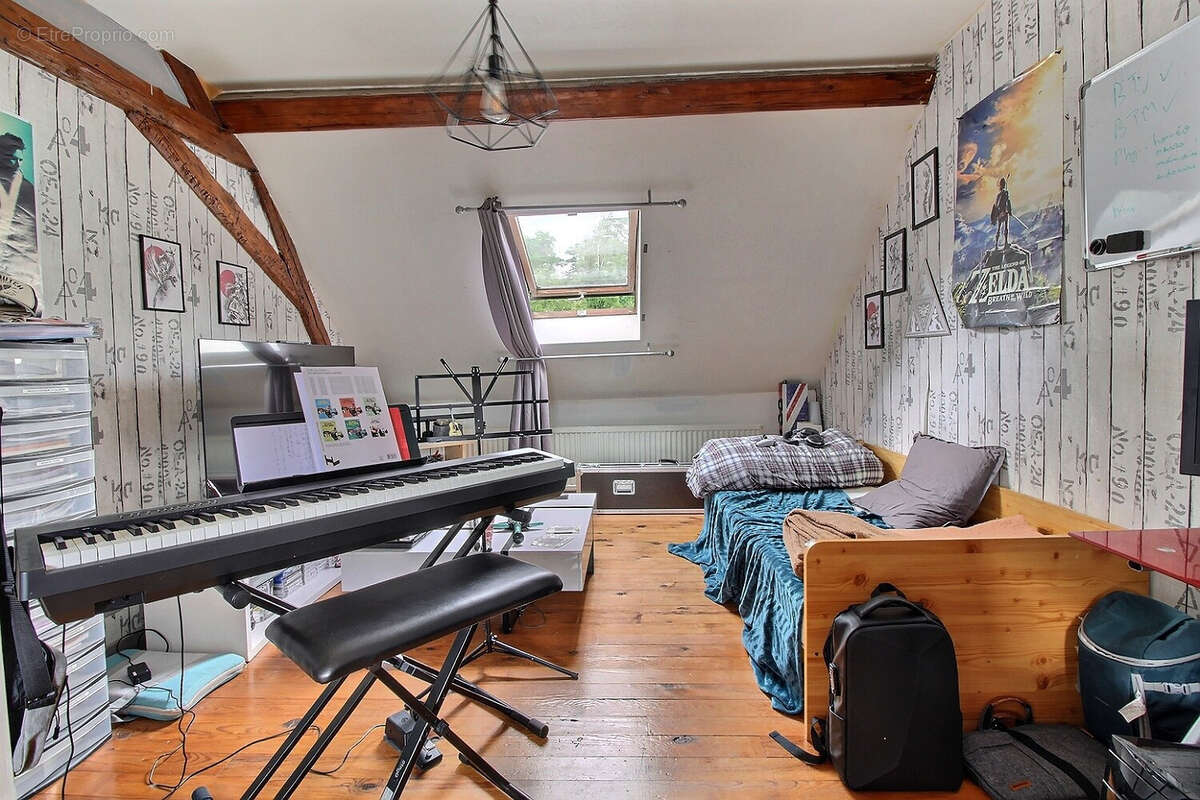 Maison familiale semi-plain-pied de 186m2 avec 5 chambres et 3 salle de bains. - photo 22