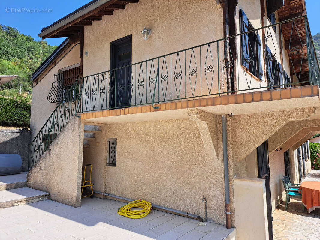 Grande maison familiale avec gîte indépendant, terrasses et jardin à Sainte-Colombe-sur-Guette - photo 14