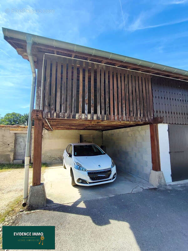 Appartement à NIVOLAS-VERMELLE