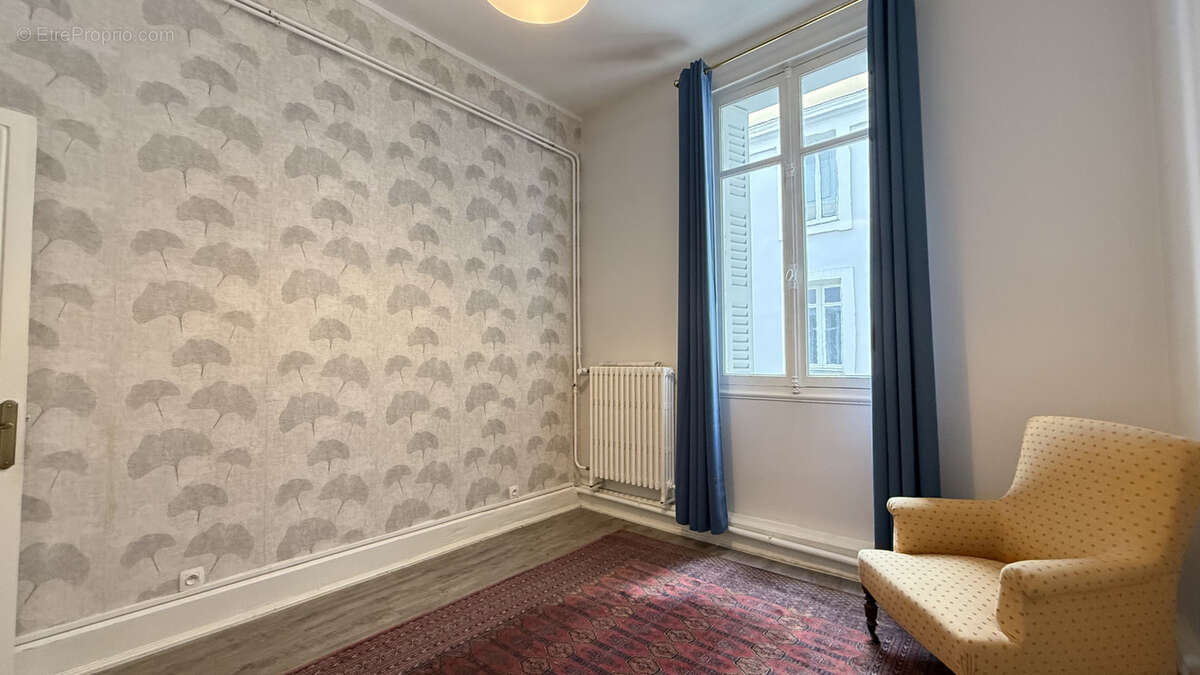 Appartement T3 face au parc des Sources avec balcon et ascenseur - photo 6