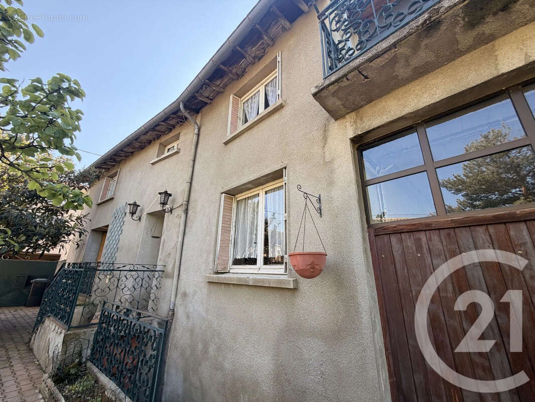 Maison à SAINT-CYR