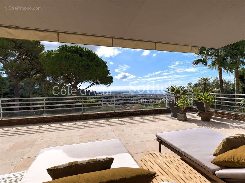 Appartement à LE CANNET