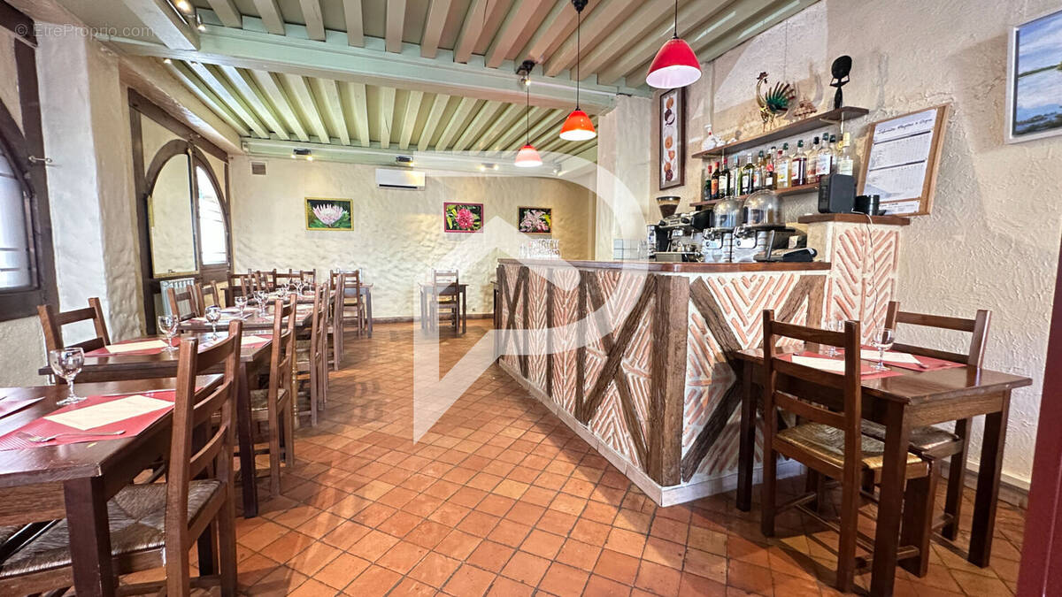 Commerce à MONTLUEL