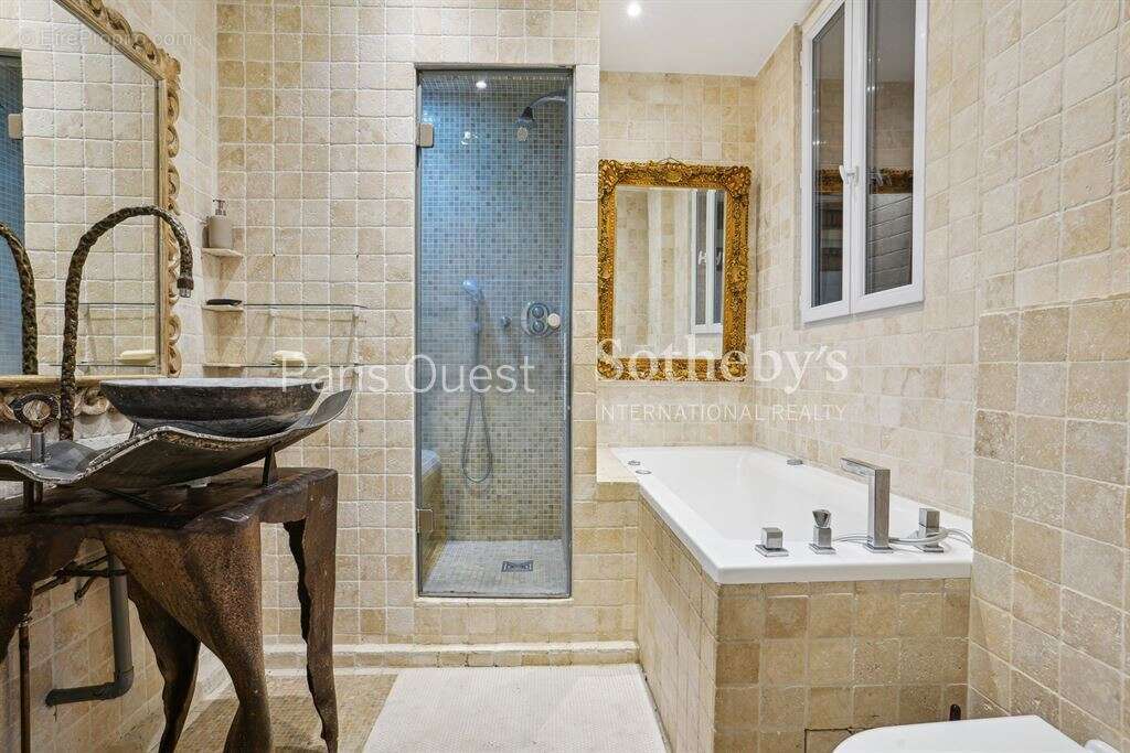 Appartement à NEUILLY-SUR-SEINE
