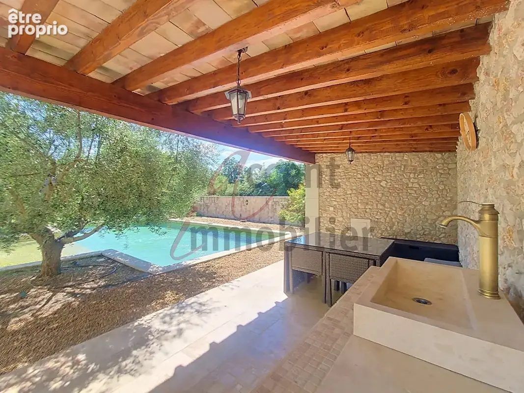 Noves : Double habitation et hangar, piscine et grand terrain - photo 3