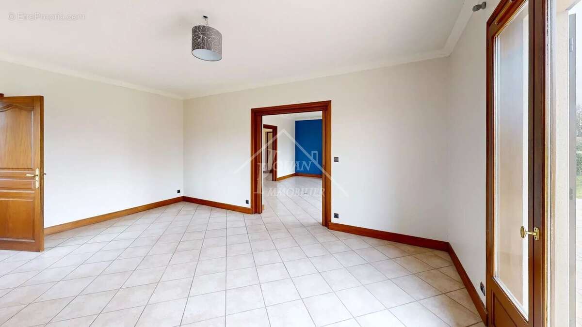 Maison à DOMPIERRE-SUR-BESBRE