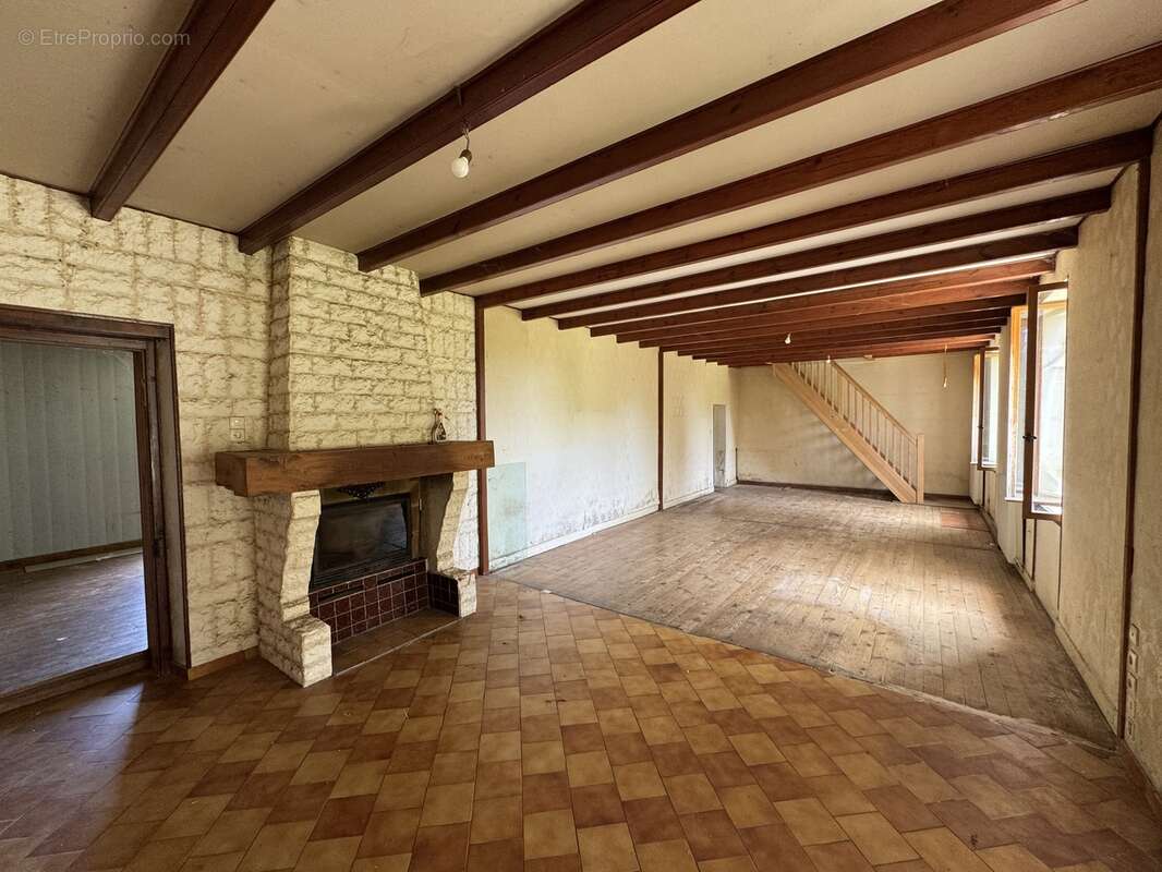 Maison 120 m² à Salles-De-Barbezieux  - photo 14