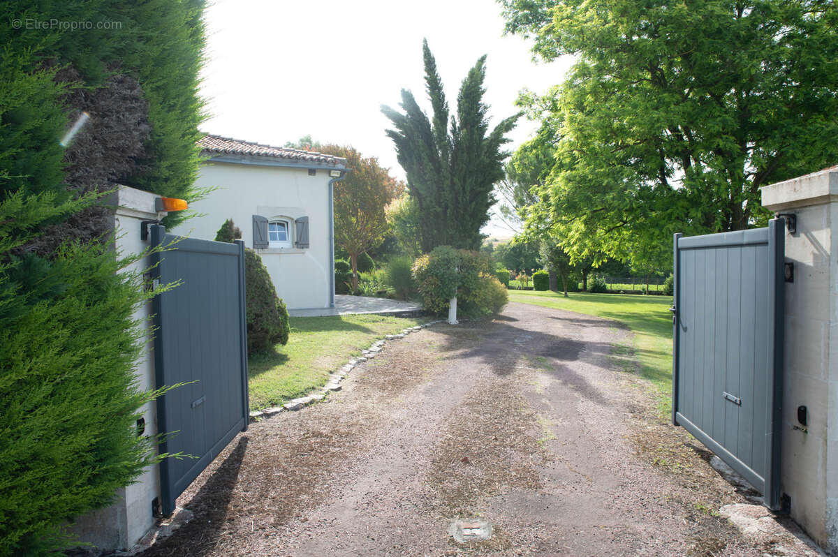 Maison à LADIVILLE