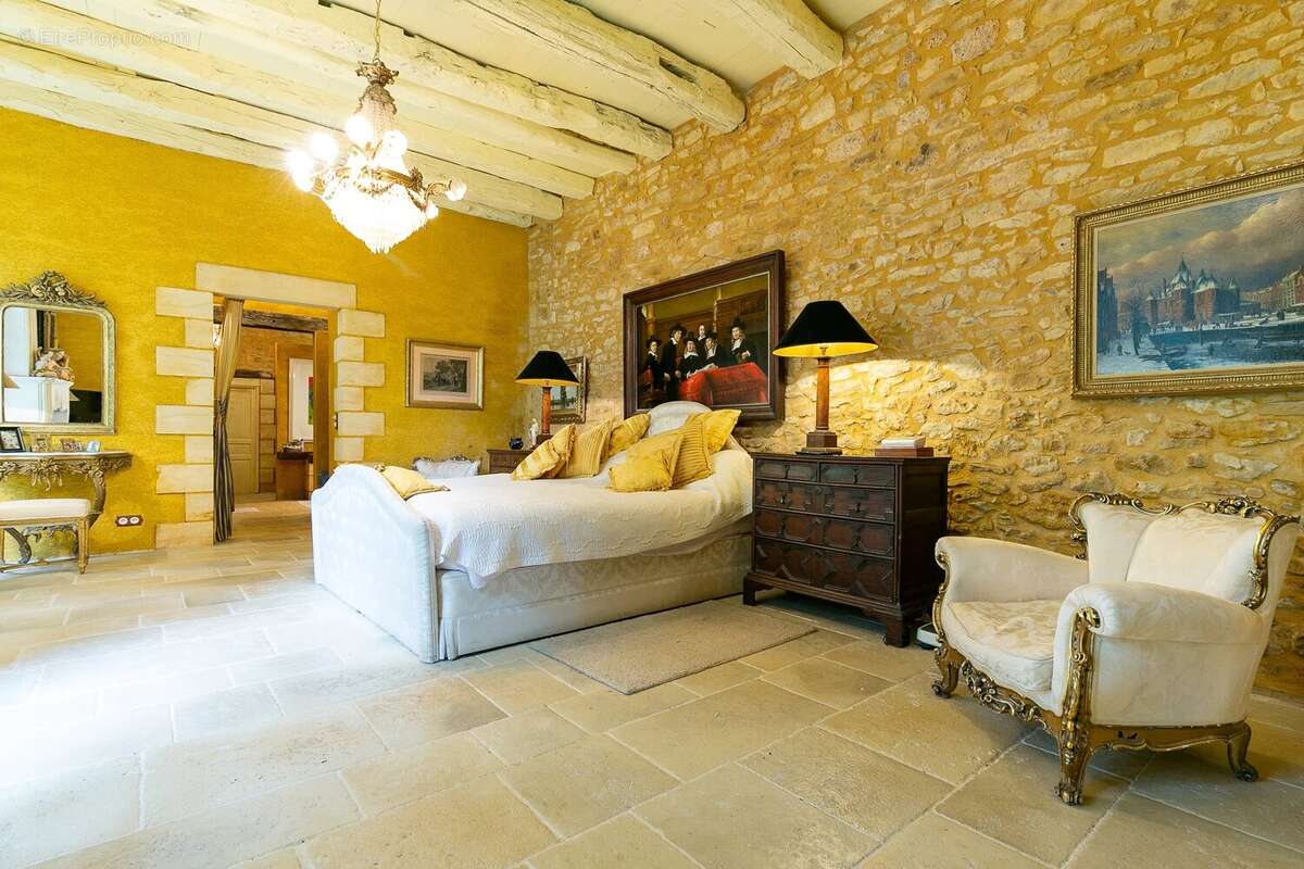 Hameau du XVIIème et XVIIIème avec piscine et terrain de 9 hectares près de Le Bugue - photo 5