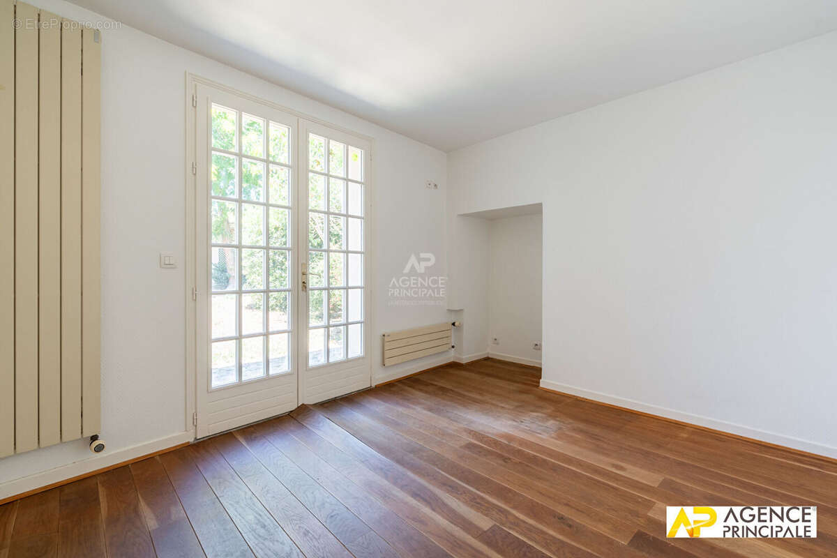 Maison Le Mesnil Le Roi 8 pièce(s) 145 m2 - photo 5