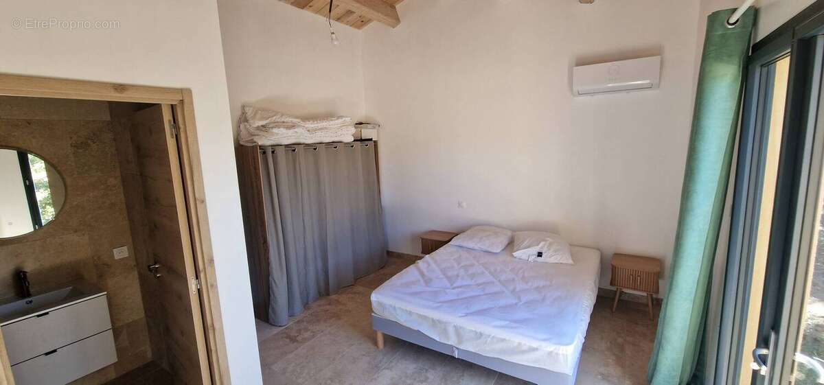 Autre à ROQUEBRUNE-SUR-ARGENS