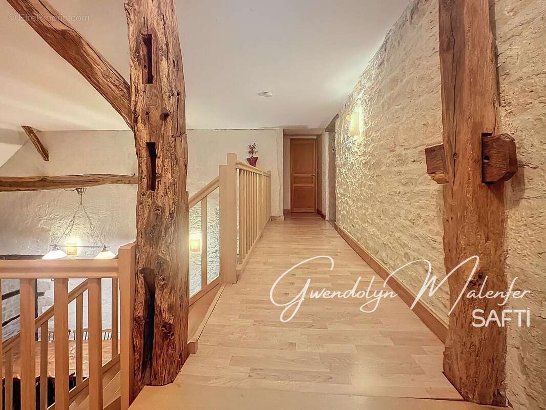 Maison 225 m² à Villers-Farlay  - photo 3