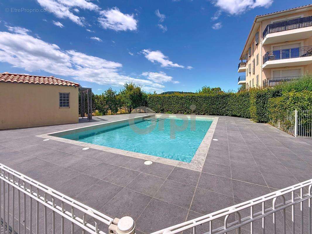 Appartement à LE MUY