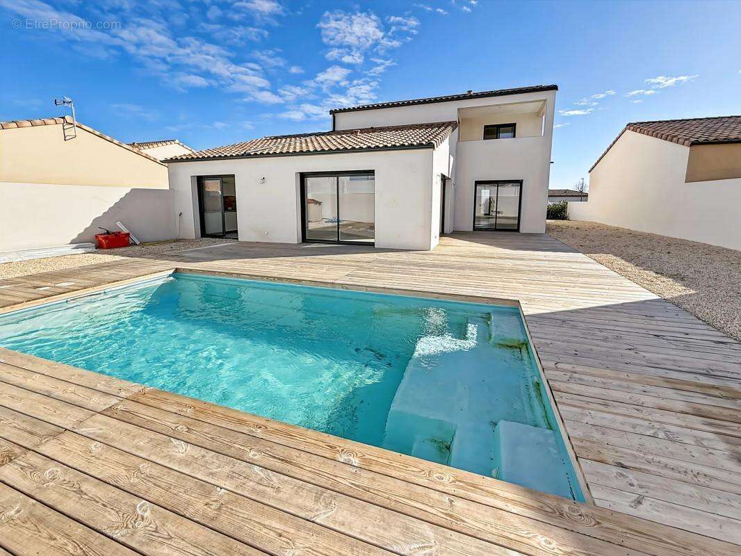 Maison à MONTBLANC