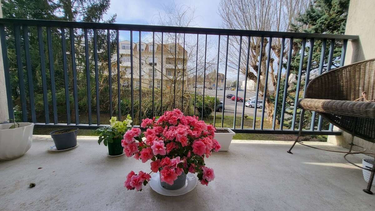 Appartement à LES CLAYES-SOUS-BOIS