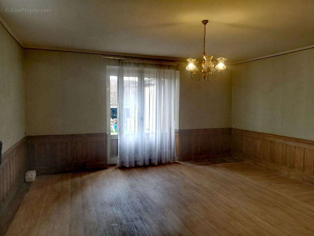 Maison de Village Anchenoncourt et Chazel 165 m2 avec terrain - photo 5