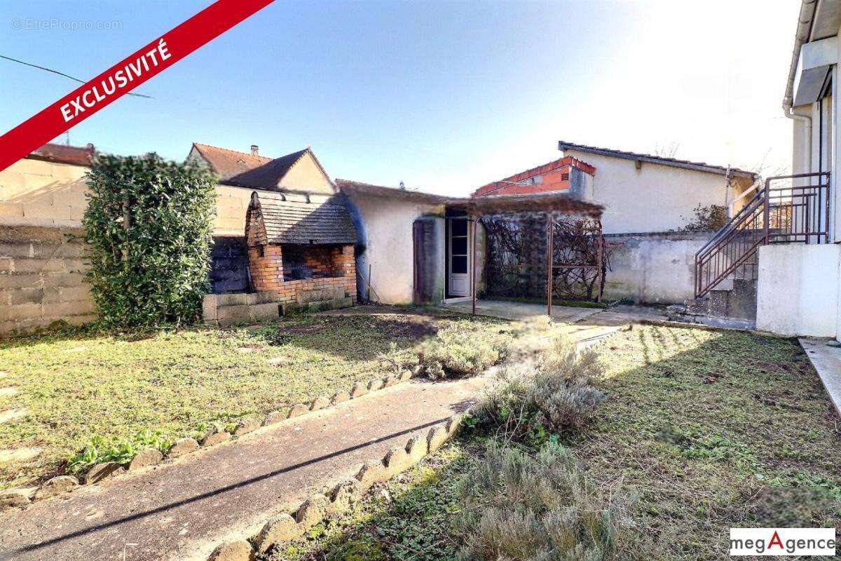 Maison de plain pied  3 chambres, séjour ouvert sur terrasse, sous sol total Jardin 403 m² clos- 78340 les clayes sous bois - photo 9