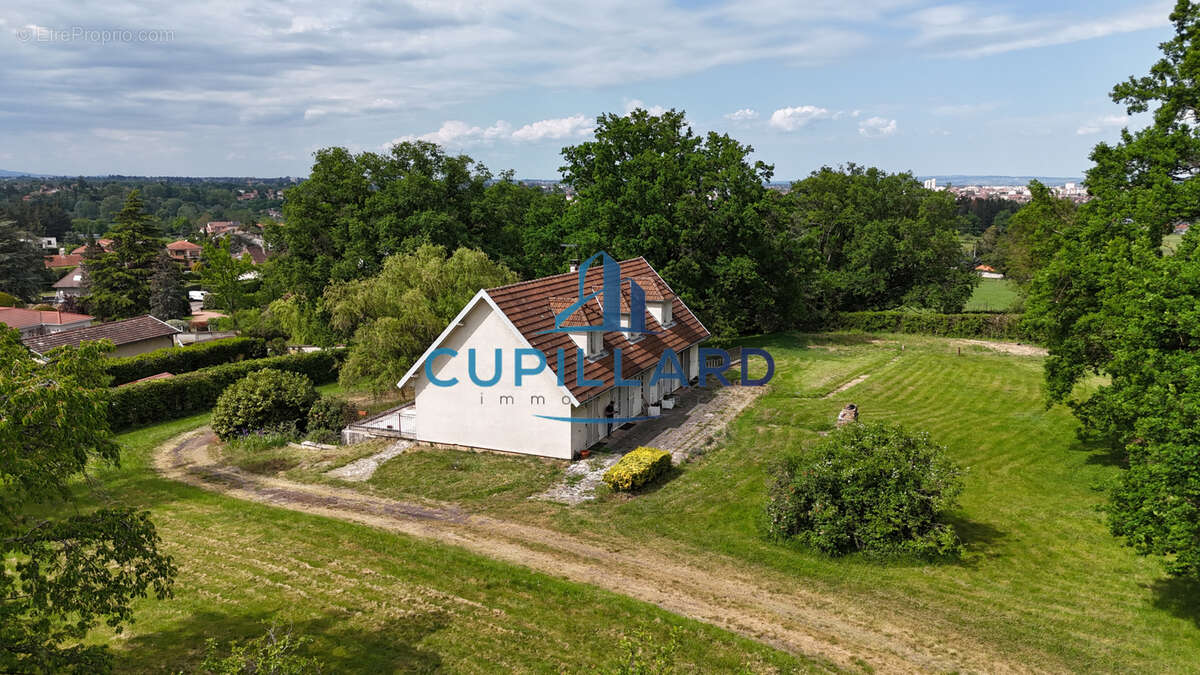 Maison à COMMELLE-VERNAY