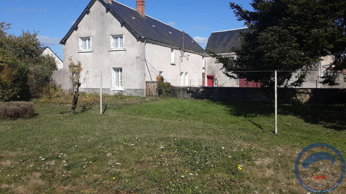 Maison à COURCAY
