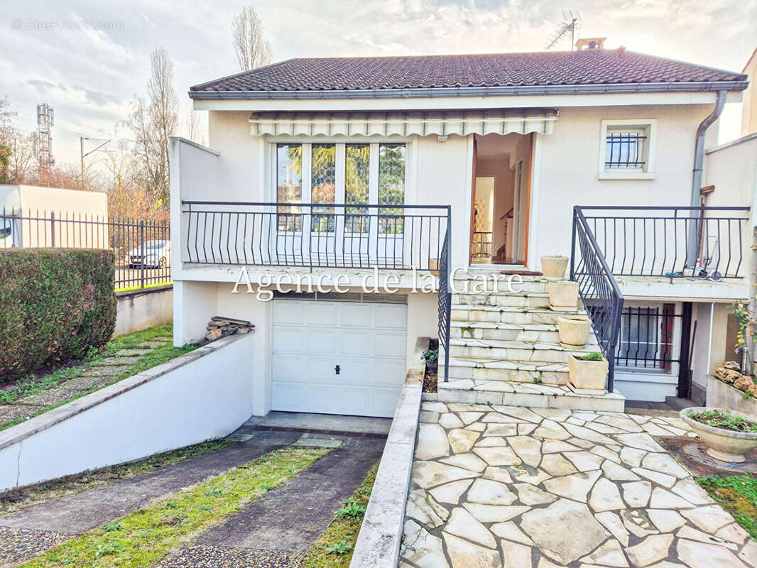 Maison à CARRIERES-SUR-SEINE