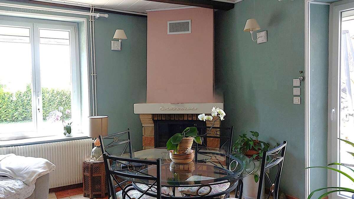 Maison Corre 7 pièce(s) 181 m2, dépendances, jardin - photo 3