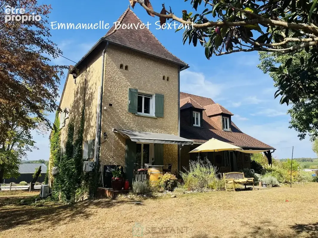 BERGERAC, jolie maison périgourdine, 202 m², 6 chambres, vie possible de plain-pied, piscine, garage, beau terrain arboré et clo - photo 24
