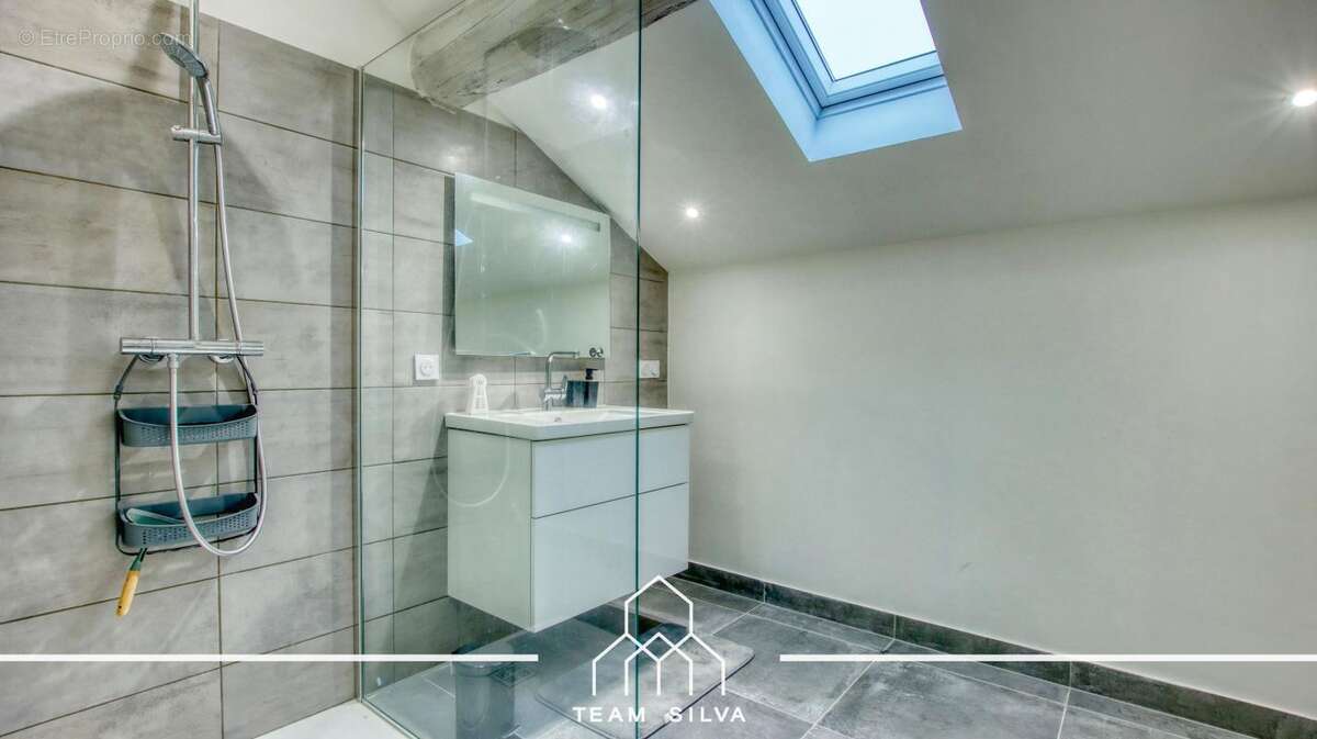 Maison à SEREZIN-DU-RHONE