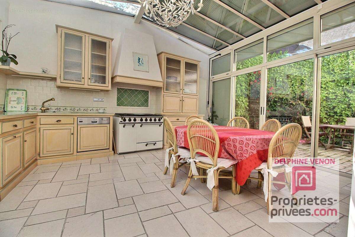 Exclusivité - Maison prestige avec beaucoup de cachet à 2 pas des commerces, du parc et de la Loire à Chateauneuf Sur Loire - photo 3