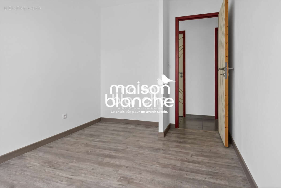 Maison 95 m² à Saint-Cyr-Du-Doret  - photo 9