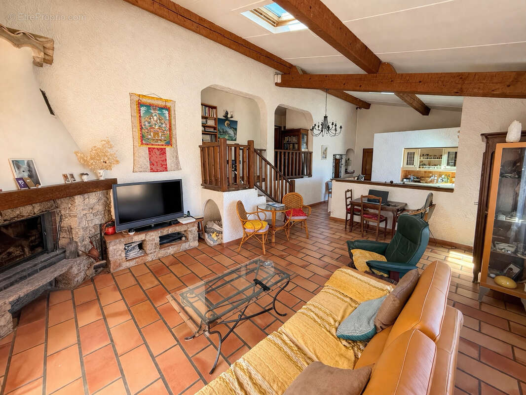 Maison à SOLLIES-TOUCAS