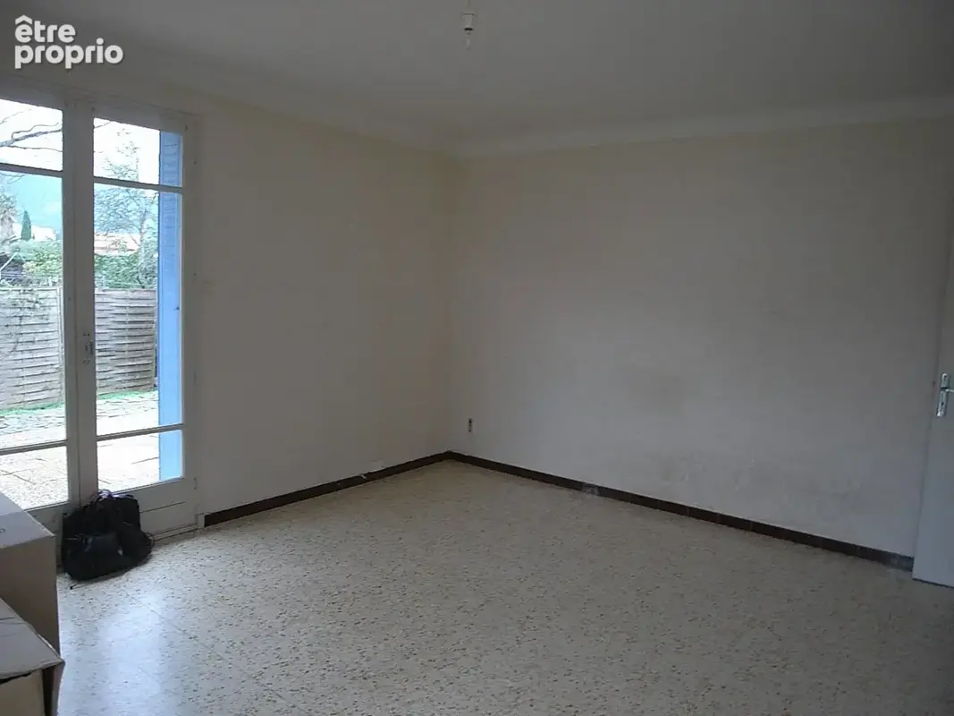 T2 avec garage et petit jardin - photo 3