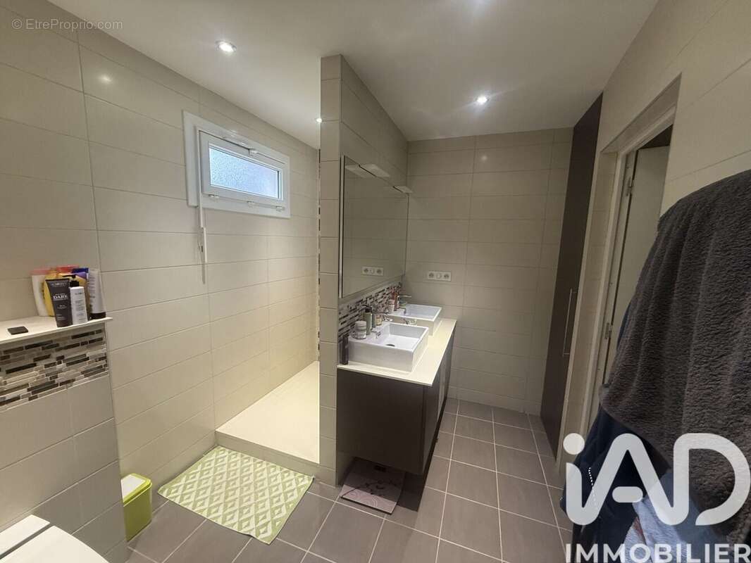 Maison 210 m² à Paray-Le-Fresil  - photo 8