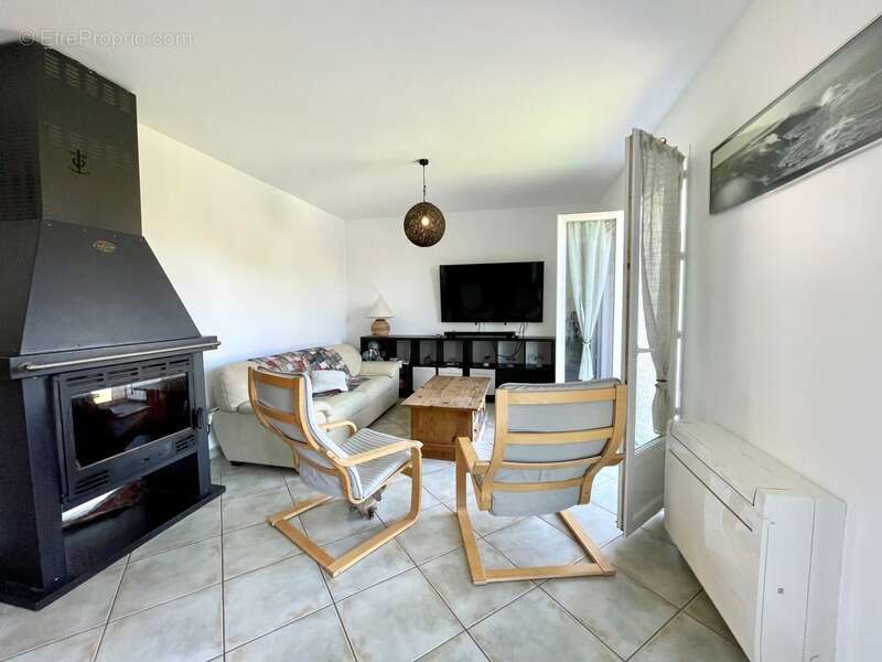 Maison à SAINT-LAURENT-D'AIGOUZE