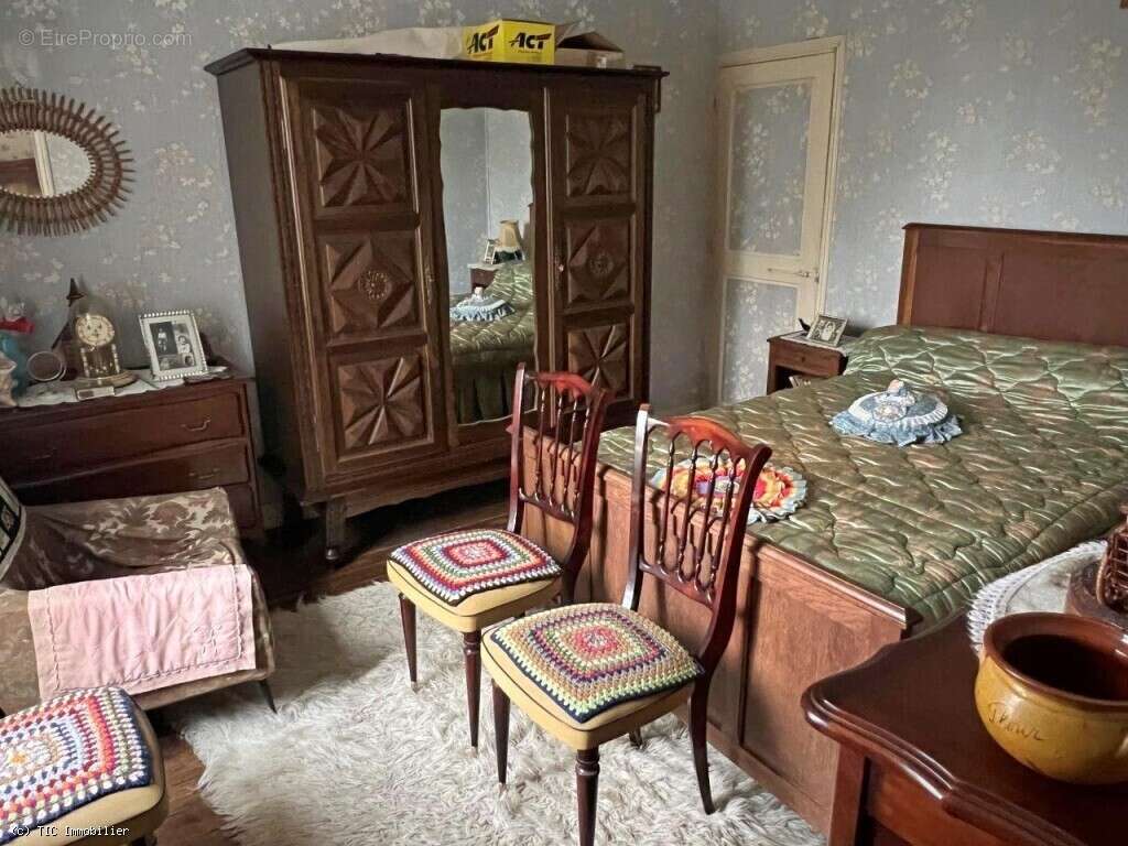 Maison à NANTEUIL-EN-VALLEE