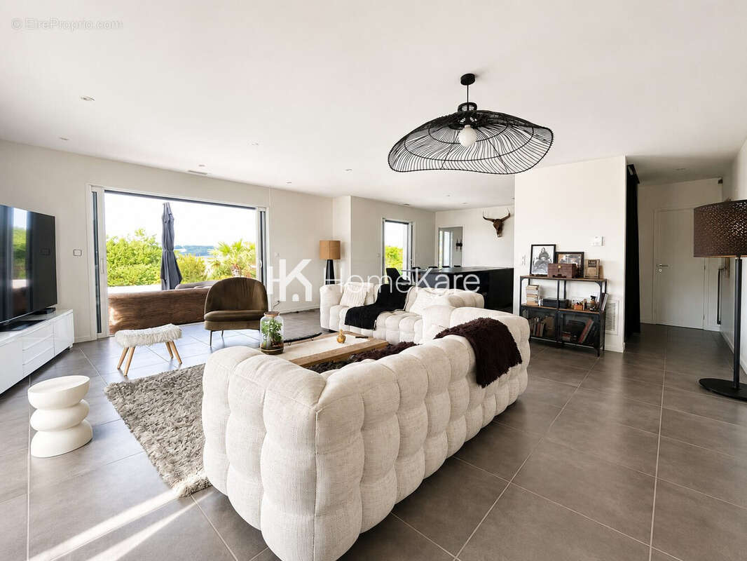 Maison 143 m² à L'isle-Jourdain  - photo 4