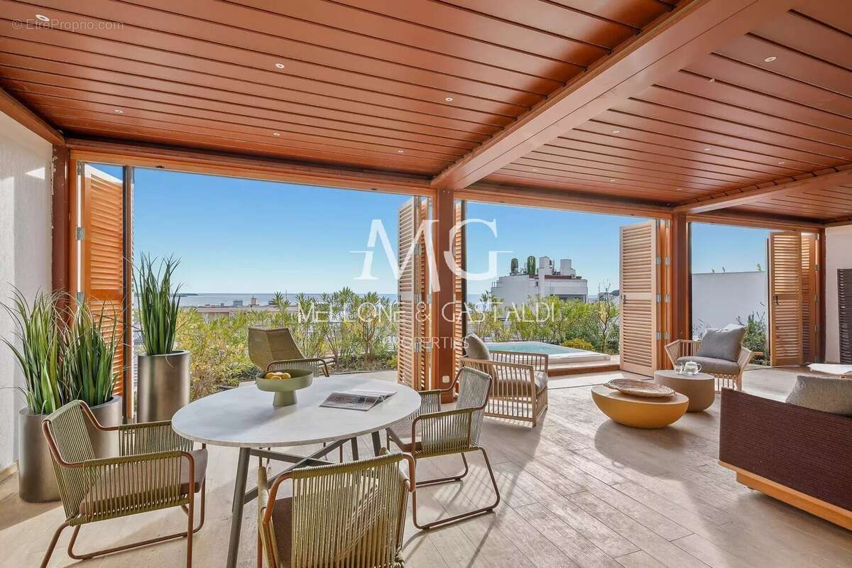 Cannes centre – penthouse d’exception – roof top – vue mer panoramique – 117 m² – 2 parkings - photo 2