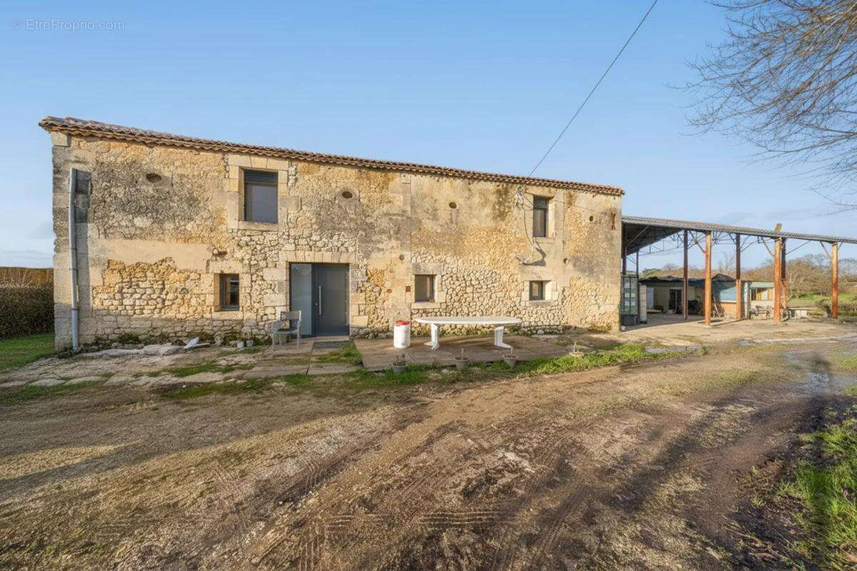 Maison à CAMARSAC