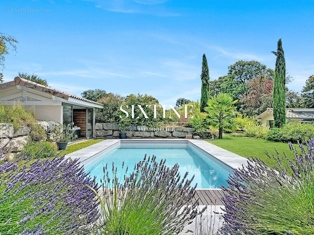 Maison 264 m² à Saint-Savin  - photo 3