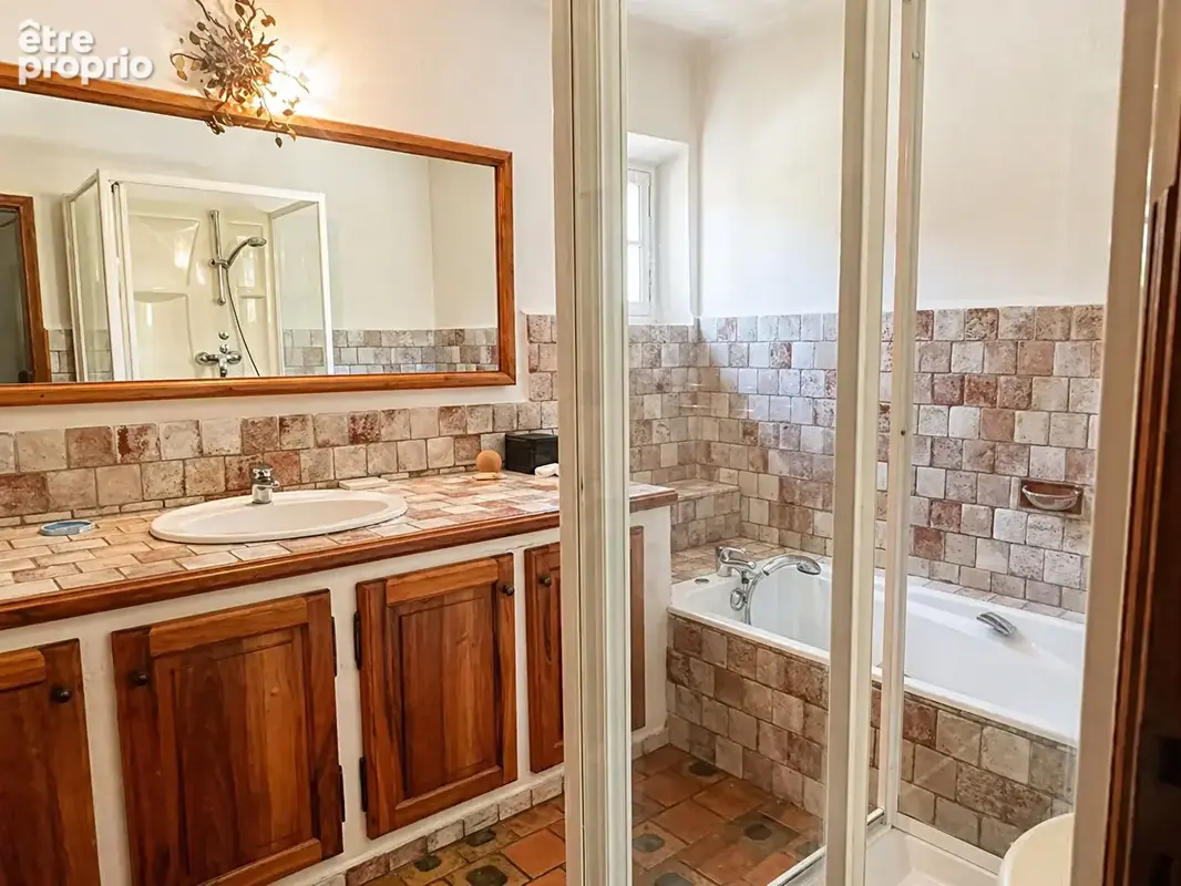 Maison de 246 m² avec sous-sol de 100 m², 3 garages fermés, piscine, sur 1849 m² de terrain en vente à Allauch - photo 11