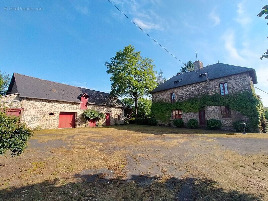 Maison avec étang à vendre à Courcité  - Maison à COURCITE