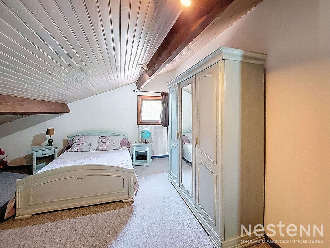 A Vendre Maison en pierre rénovée de 318 m² avec dépendances et point d'eau sur deux hectares - photo 16