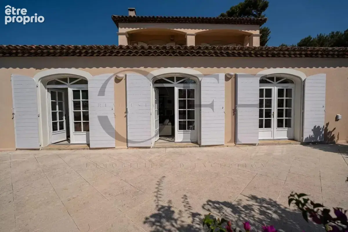MARSEILLE 12ᵉ Vue mer • Domaine privé • Villa d'exception • Piscine • 220 m² - photo 3