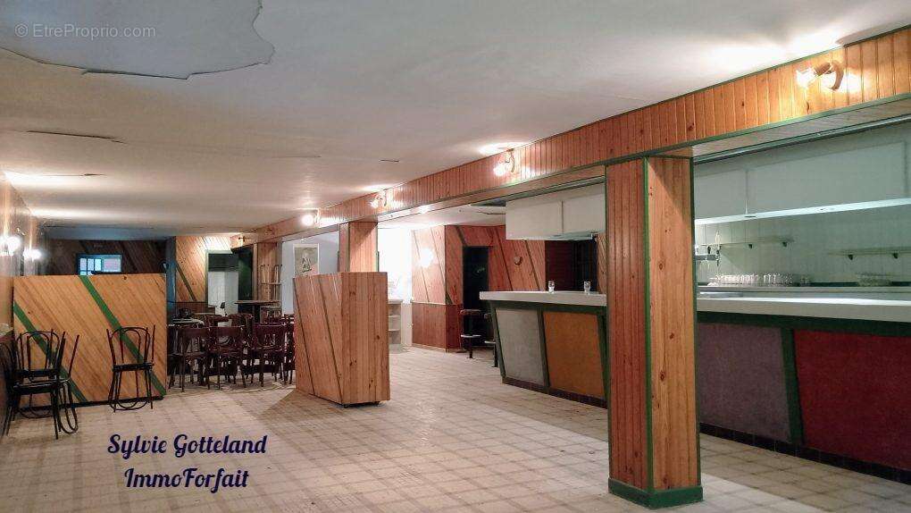 Salle Bar restaurant 180 M2 - Maison à ARUDY