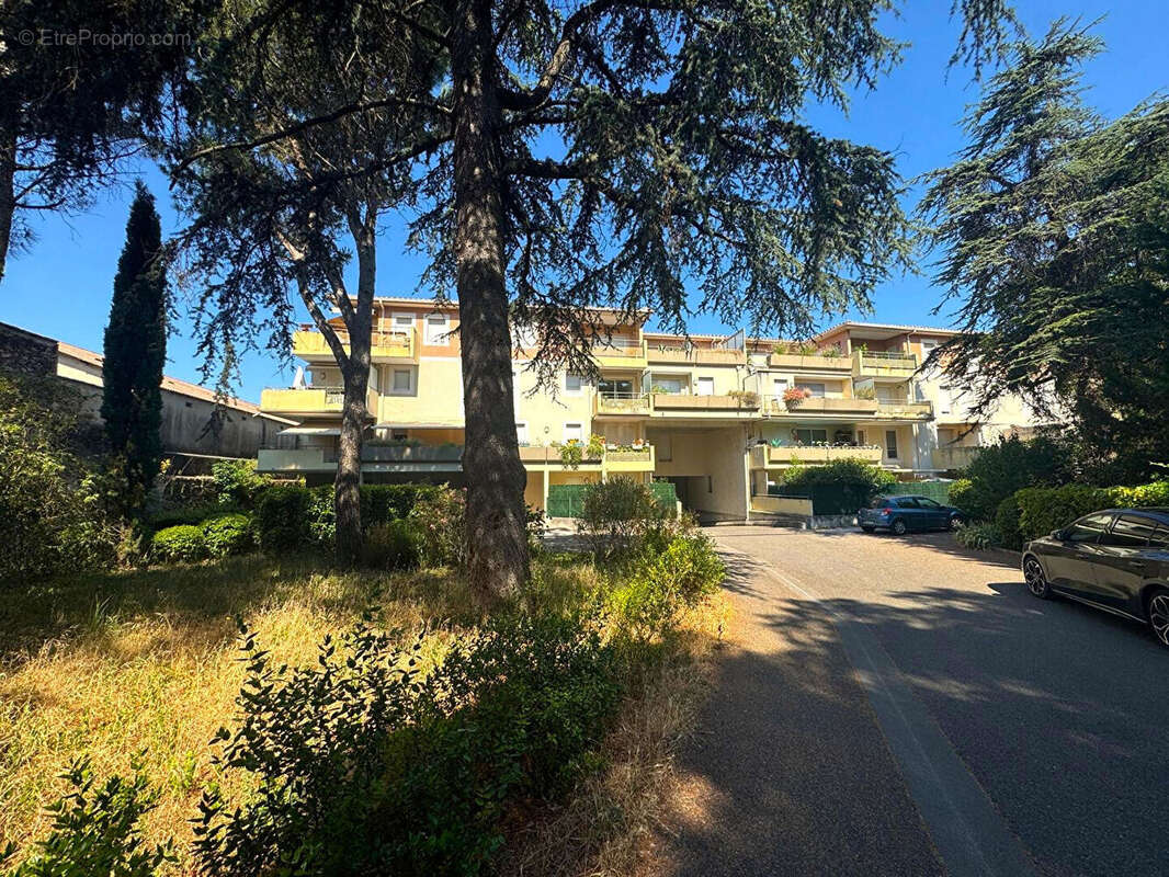 Appartement à BAGNOLS-SUR-CEZE