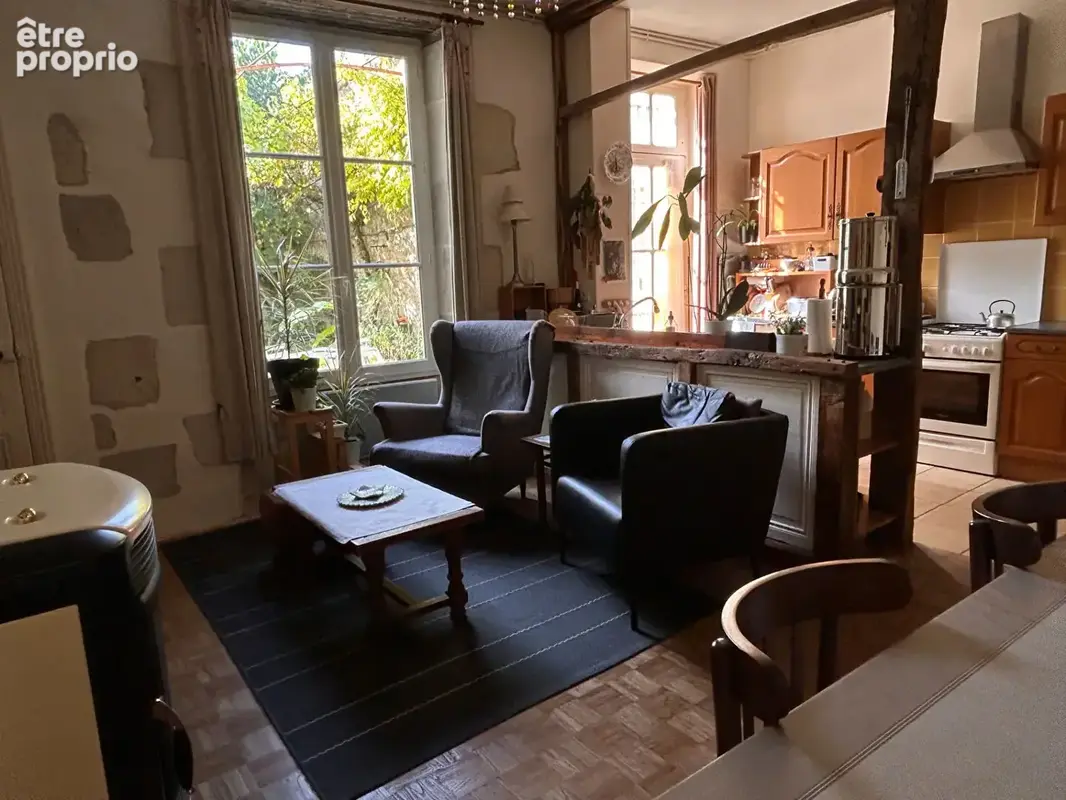 Maison 6 pièces 205 m² à vendre à Civray (86400) - photo 3