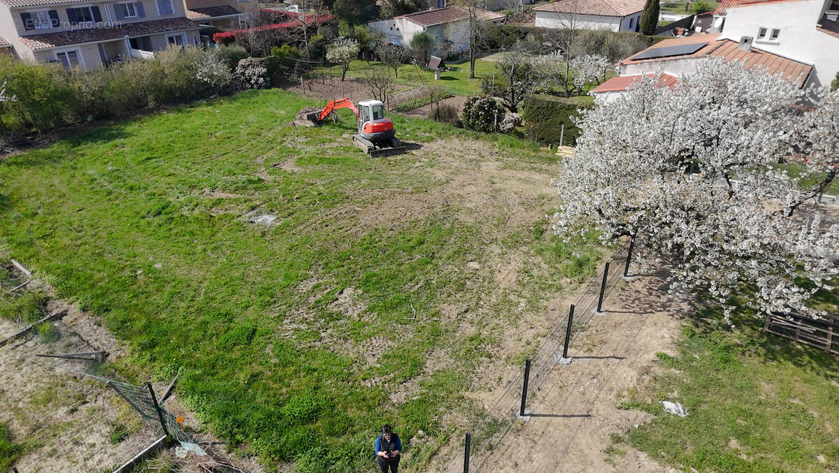 Terrain à MONDONVILLE