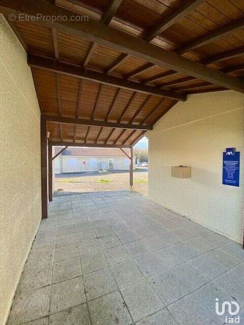 Photo 4 - Commerce à RUFFEC