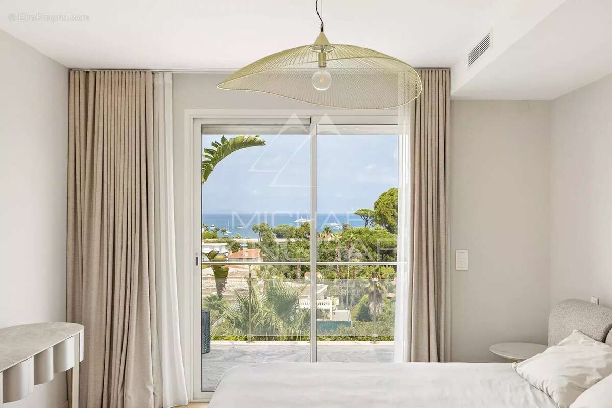 Splendide villa contemporaine rénovée  de 320 m² située dans un domaine privé - photo 11